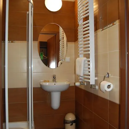 Nad Basenem Hotel 2*