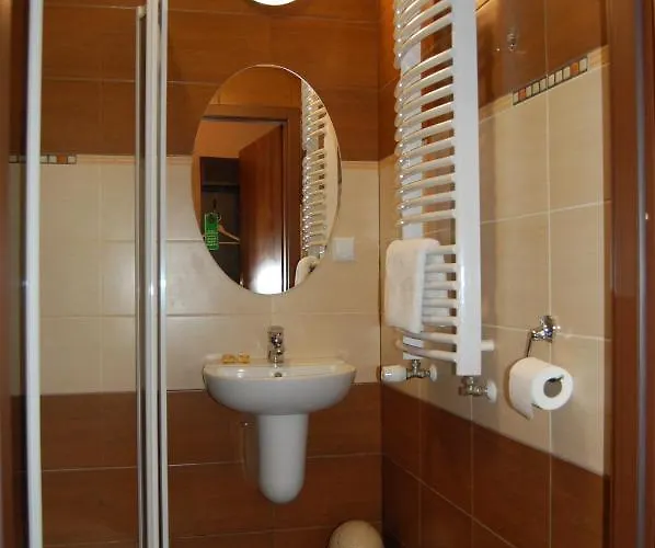 Nad Basenem Hotel 2*